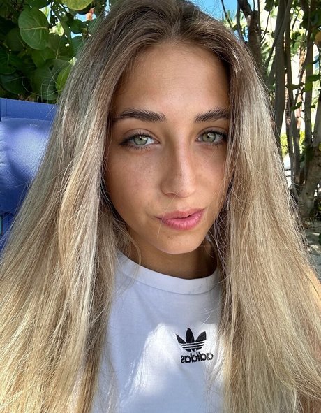 YellowMinimum6204 haut modèle photo