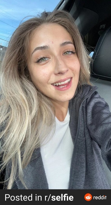 YellowMinimum6204 actrice exclusive image