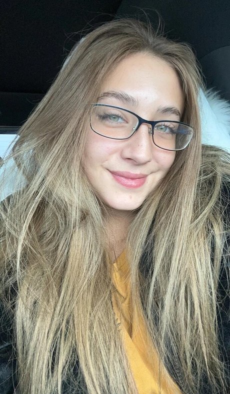 YellowMinimum6204 actrice parfaite photo