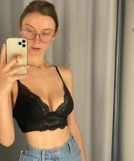 YouRina modèle exclusif photos