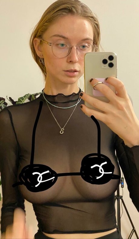 YouRina modèle sexy img