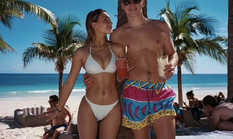 Chloe Nissanoff nus étoiles galeries