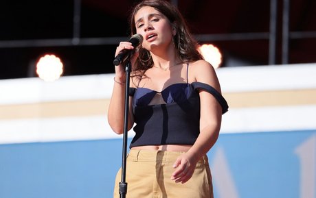 Alessia Cara actrice de nus des photos