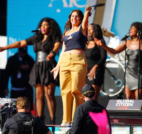 Alessia Cara sexe star archive