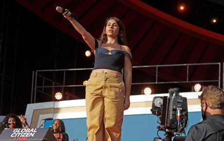 Alessia Cara actrice chaude collection