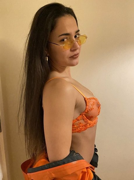 Nuria Millan_ top star image