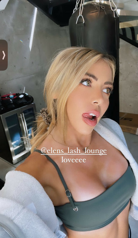 Emmy Corinne modèle meilleur des photos