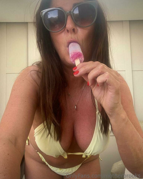 Motherbrooks modèle exclusif photos