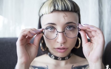 sikoisdead actrice adulte galeries