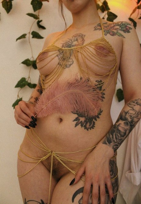 cadaverous star du porno belle img