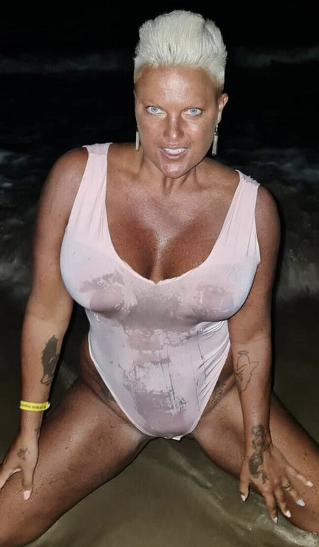 Caroline Oberg star du porno nue archive