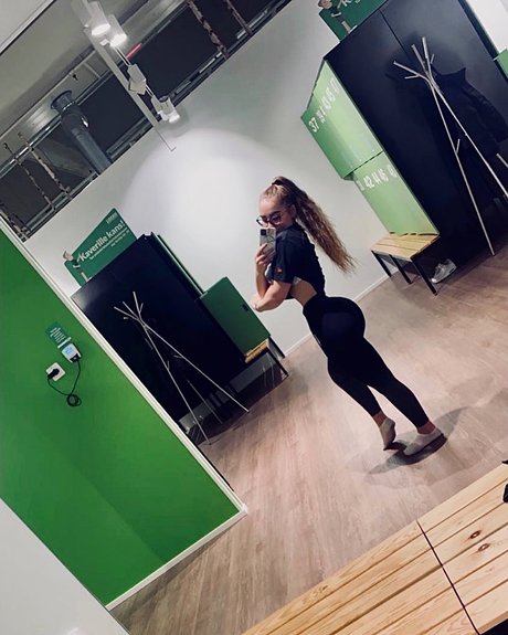 Ronjalexandra actrice sexy photo