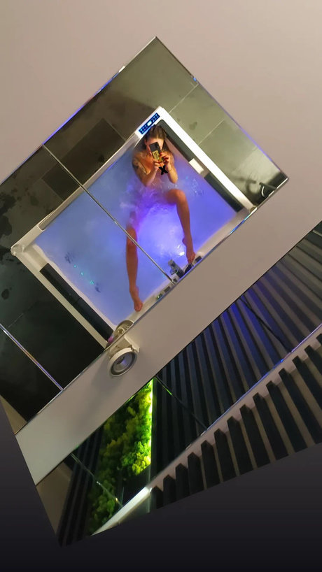 Sweeeti Carolovcutie star du porno nue image