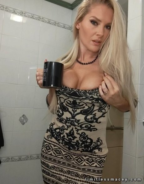 Lacey Evans modèle adulte collection