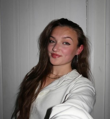 Skye Upshall star pornographique image