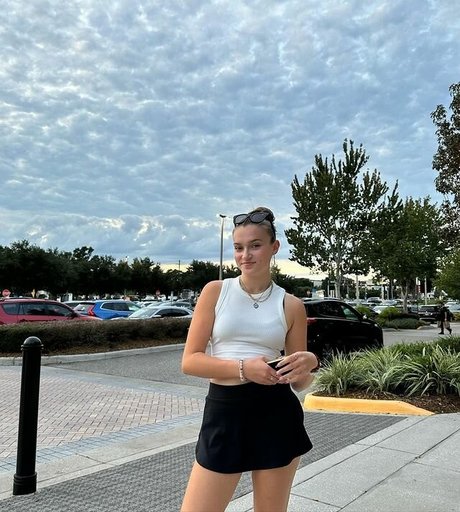 Skye Upshall joli modèle galeries