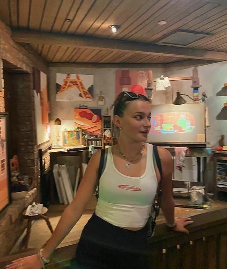 Skye Upshall star du porno hd images