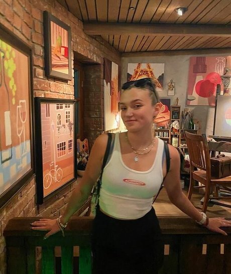 Skye Upshall star du porno chaud image