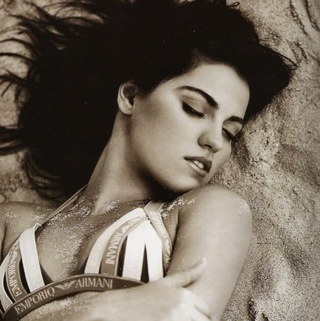 Maite Perroni modèle photos