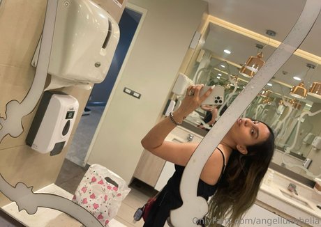 angellunabella modèle chaud archive