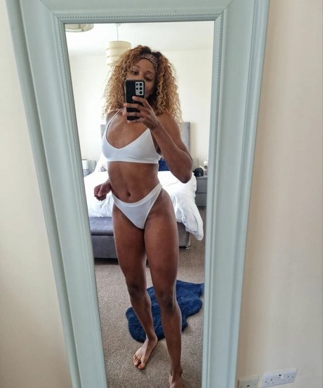 New UK Gladiators actrice érotique image