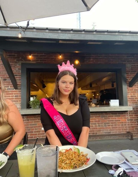 Rachel P modèle pornographique photos