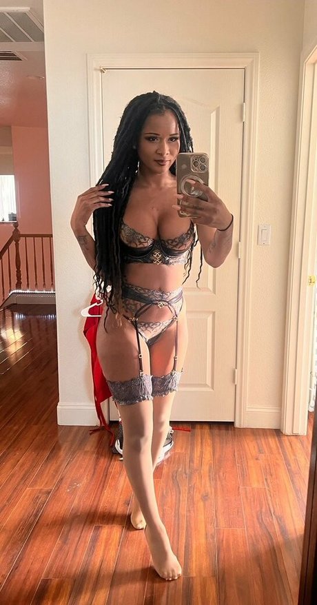 Cali Sweets mannequin image