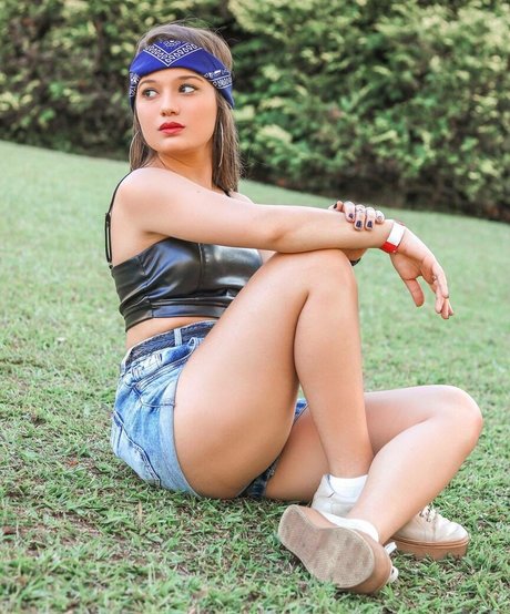 Karize Brum modèle chaud galerie