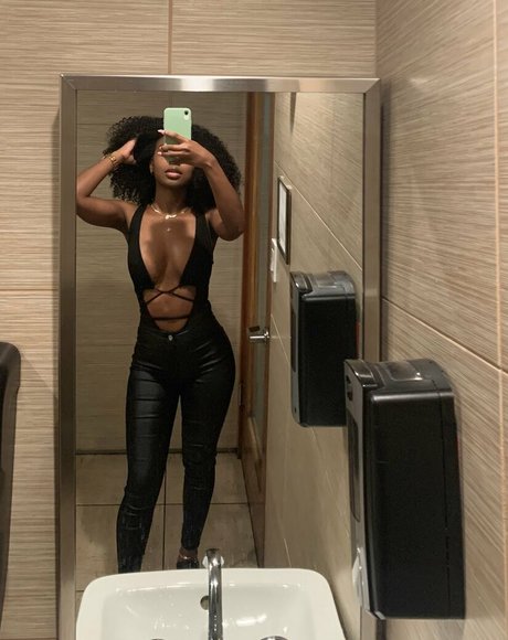 DivyaAdu art de star du porno galerie