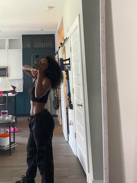 DivyaAdu actrice sexy archive