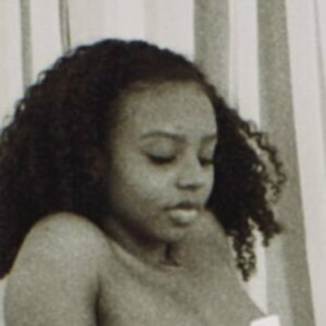 DivyaAdu modèle nu images