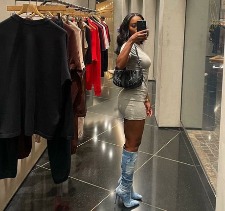 DivyaAdu modèle chaud galeries