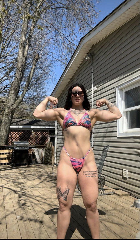 Layla Zinser modèle de sexe image