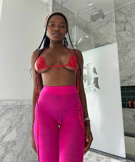 a desuwa__ actrice sexy images