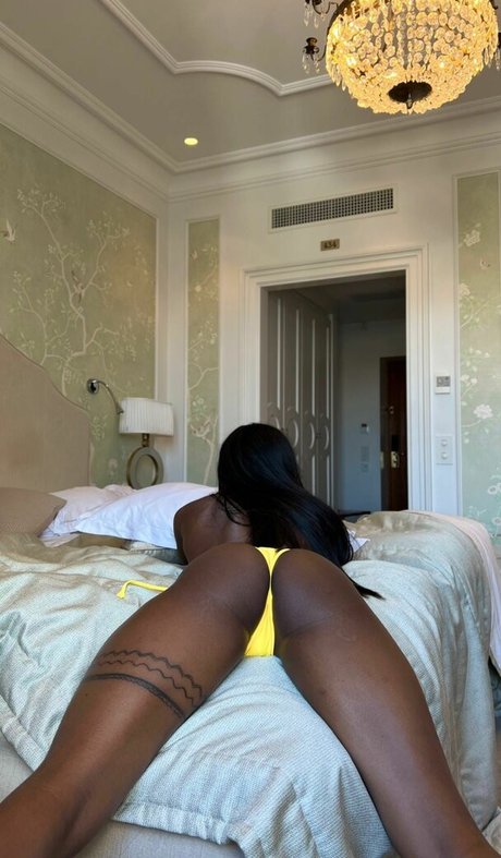 a desuwa__ modèle de haute qualité image