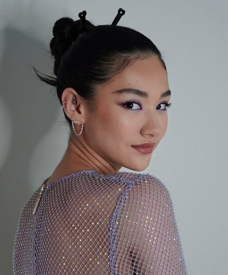 Minnie Mills modèle nu des photos