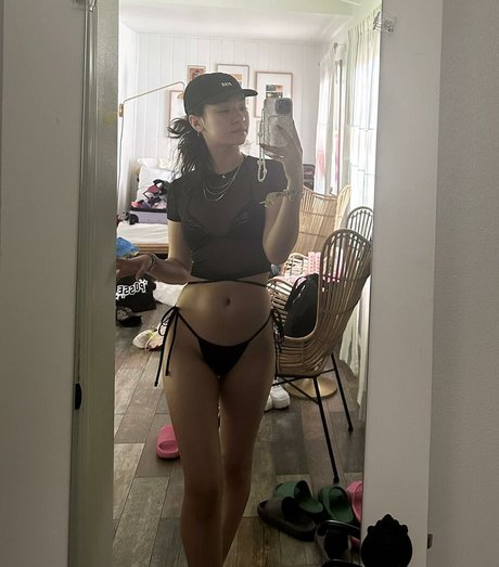 Minnie Mills étoile xxx galerie