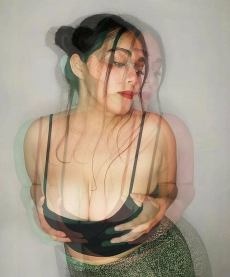 Jaqui Flores modèle images