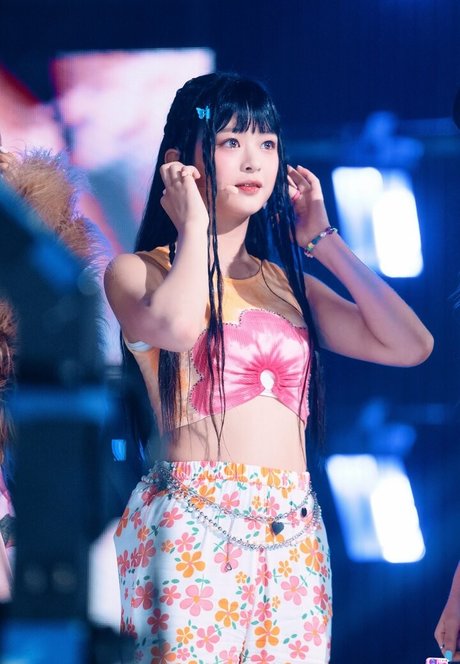 Hanni Pham modèle sympa photos