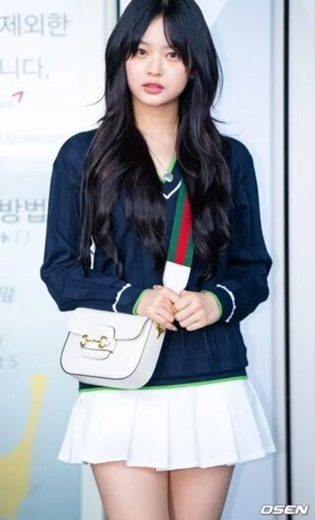 Hanni Pham modèle porno archive