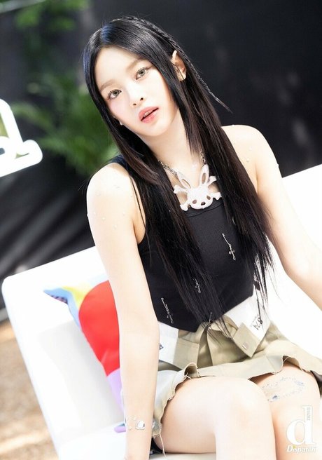 Hanni Pham étoile de haute qualité des photos