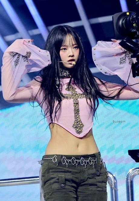 Hanni Pham mannequin img