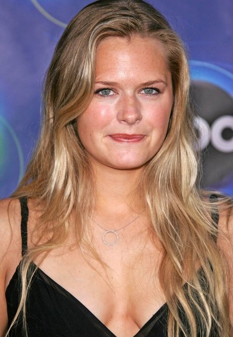 Maggie Lawson art star du porno galeries