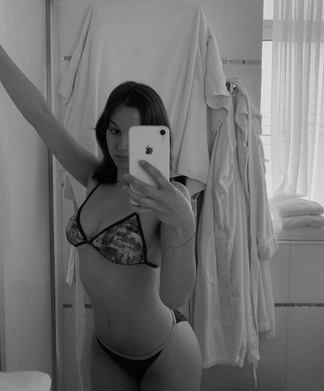 Maelys haut de star du porno img