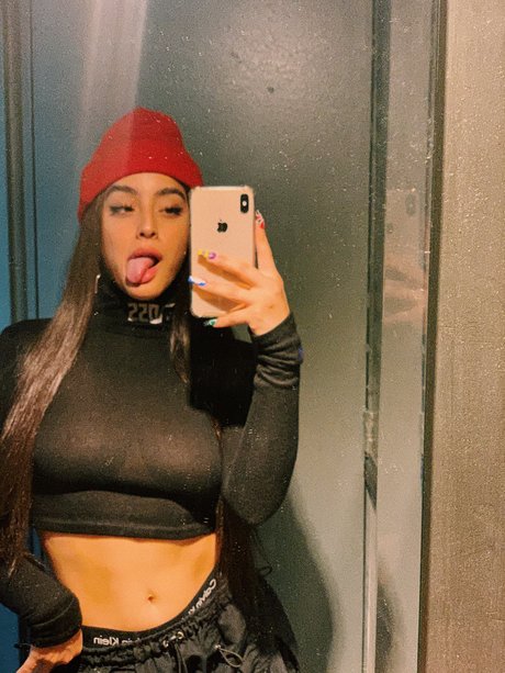 filles célèbres onlyfans joli art photos