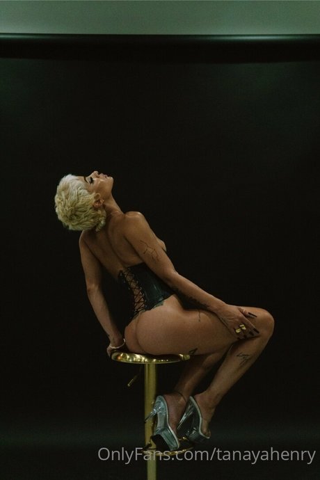 Tanaya Henry étoile adulte photos