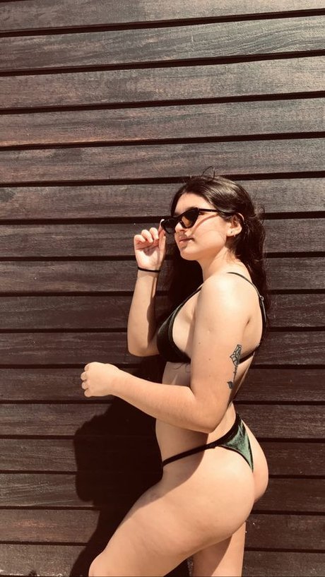 baisers lesbiens onlyfans art chaud des photos