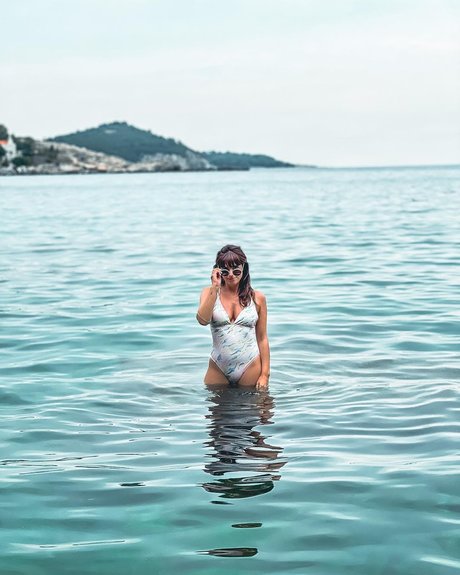 gros seins branlette espagnole onlyfans art de haute qualité archive