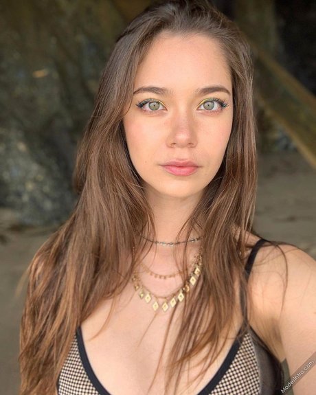 Melodi Flack_ mannequin images