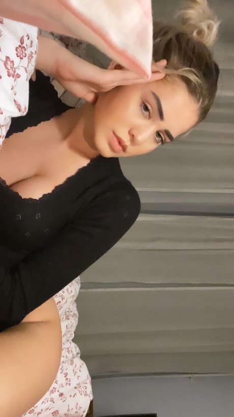 Indy Mende star du porno chaude photos